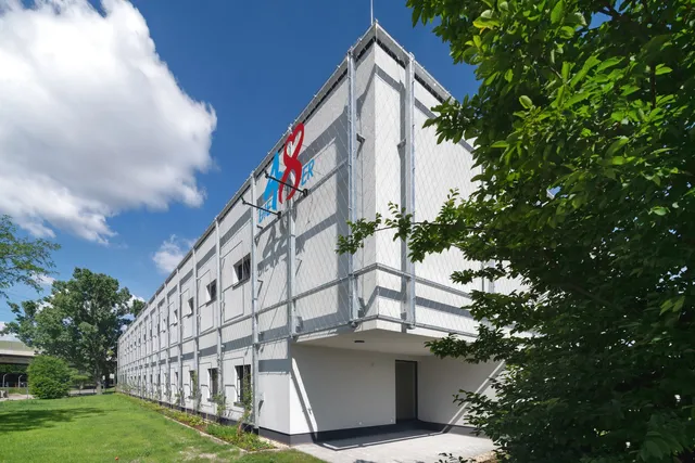 Mitarbeiterunterkunft der Wiener MA48 aus Recyclingbeton errichtet