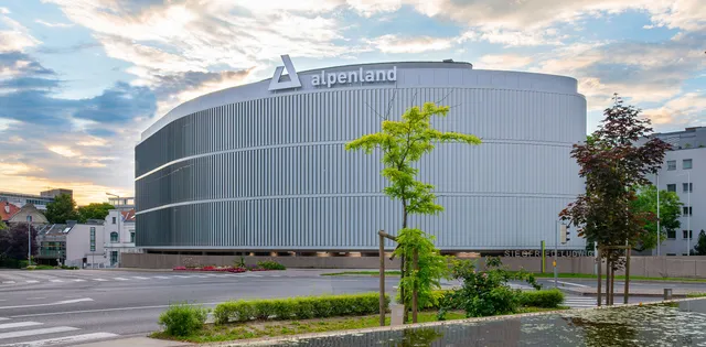 Alpenland übernimmt Rossmarkthöfe