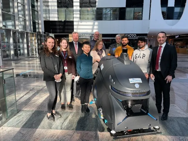 Reiwag: Reinigungsroboter REX in der Millennium City im Einsatz