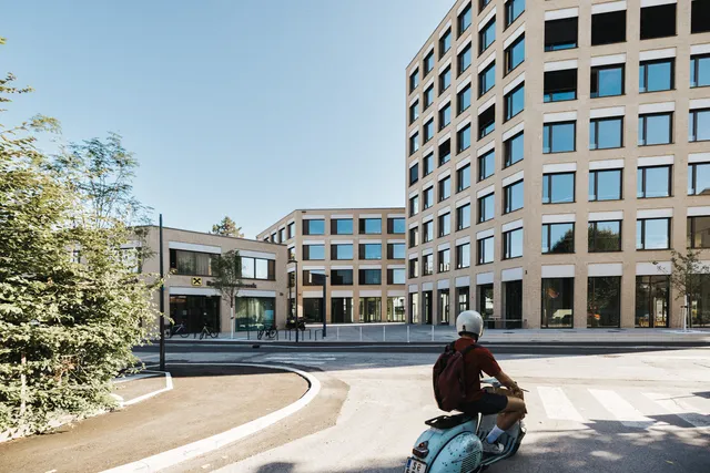 ACHT ZWEI VIER: PRISMA präsentiert innenstädtisches Gebäudeensemble