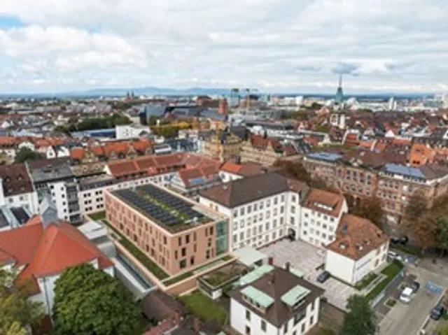 Sonnenschutz von Warema setzt Akzente im Amtsgericht Freiburg