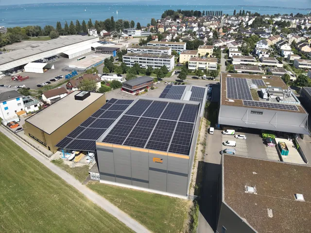 Schweizer Holzspezialist investiert in Batteriespeicher