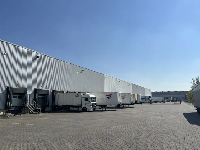 Nuveen Real Estate erwirbt Logistik-Immobilien in Hilden und Wolfertschwenden