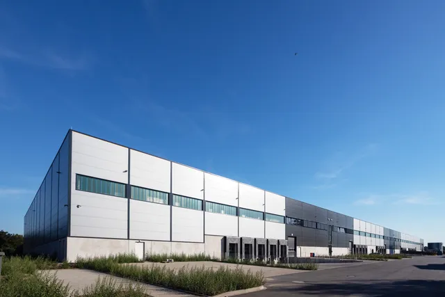 Nuveen erwirbt Logistik-Zentrum in Duisburg von Hillwood