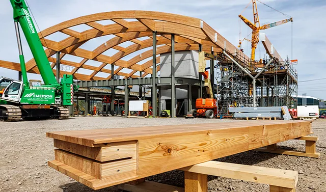 Präzis geplant und umgesetzt: die Holzkonstruktion der Bahnhofsstation