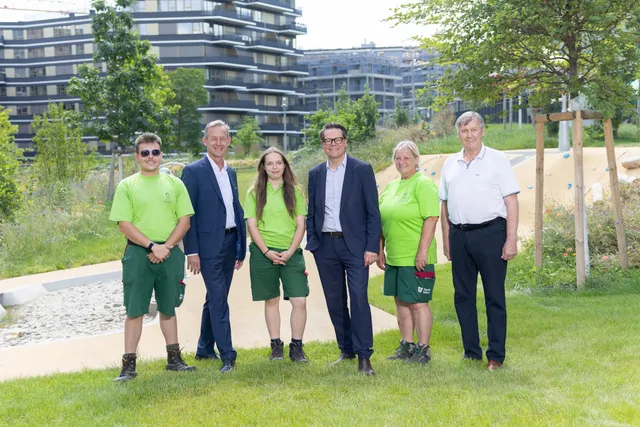 Bert-Brecht-Park im VILLAGE IM DRITTEN eröffnet