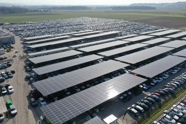 Hödlmayr eröffnet Österreichs größte Carport-Photovoltaik-Anlage