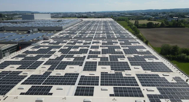 Sunrock nimmt viertgrößte PV-Dachanlage Deutschlands in Betrieb