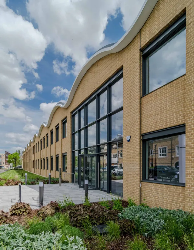 H.I.G. Realty kauft in Cambridge zu