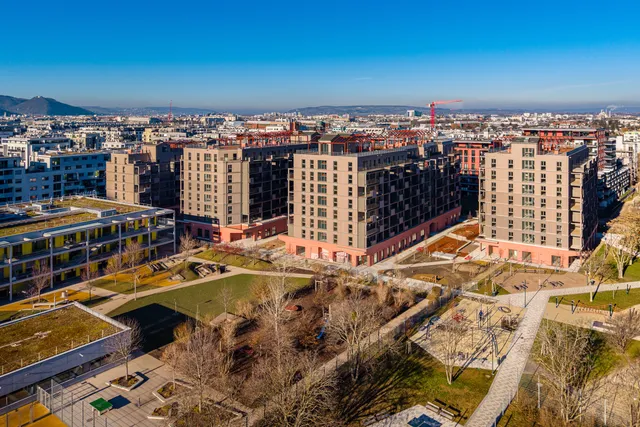 Rote Emma: STRABAG übergibt Wohnquartier in Wien-Donaustadt