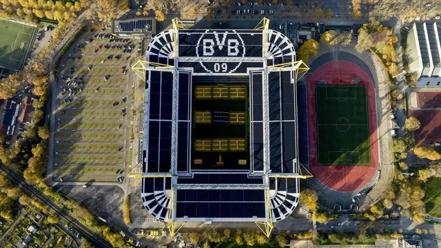 Weltgrößte Solaranlage auf Stadiondach bringt erste Erfolge für Borussia Dortmund