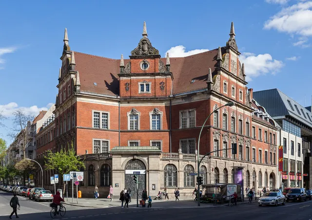 RSG Group zieht in Alte Post Berlin