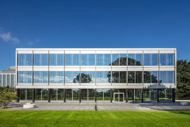 Union Investment vermietet rund 10.000 m² im bekannten Düsseldorfer Bürogebäude „Seestern 3"