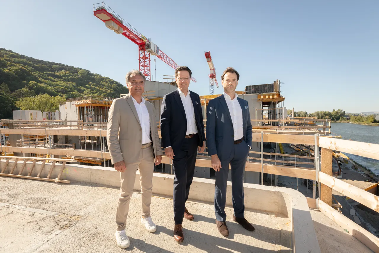 Reicher, Habau; Wetschnig, CEO Habau Group; Zhiganov, WK Development.jpg