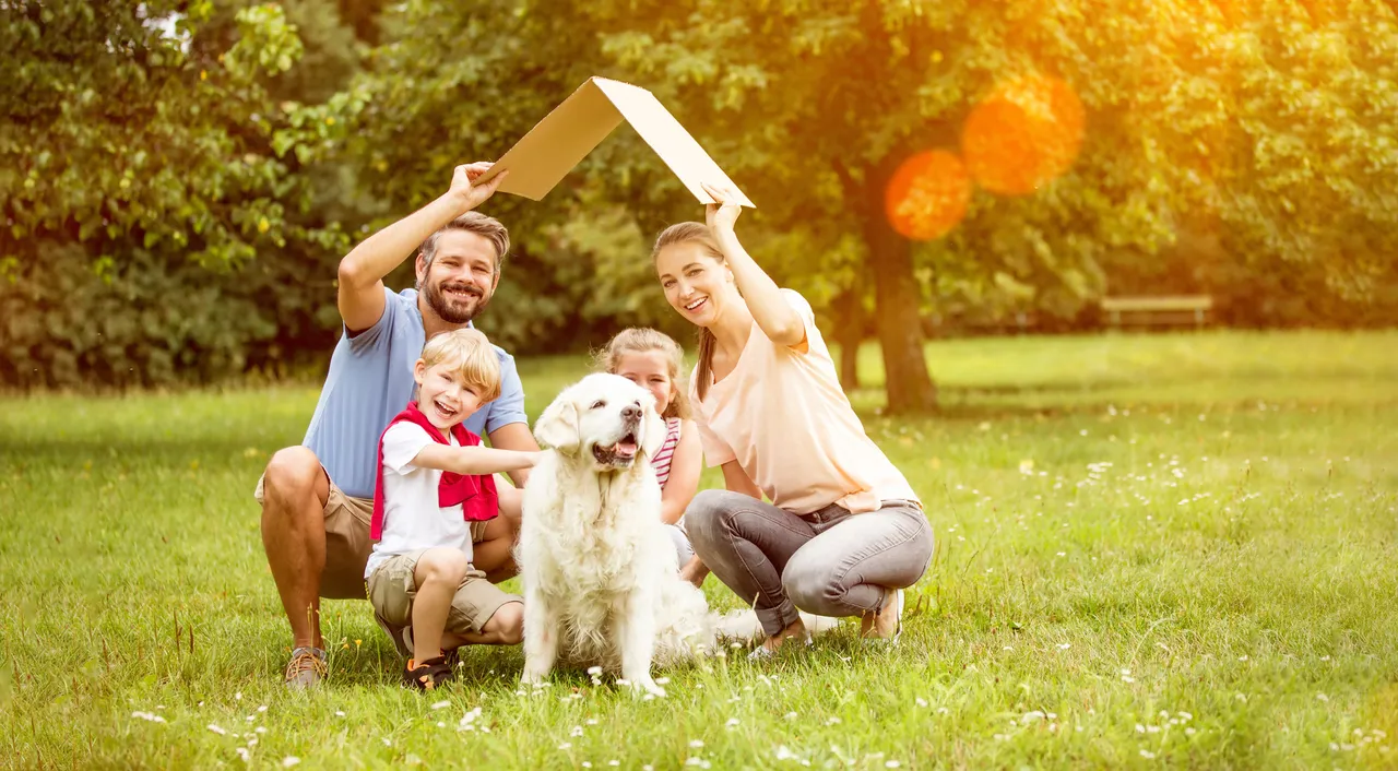 Familie Haus © Fotolia / Robert Kneschke