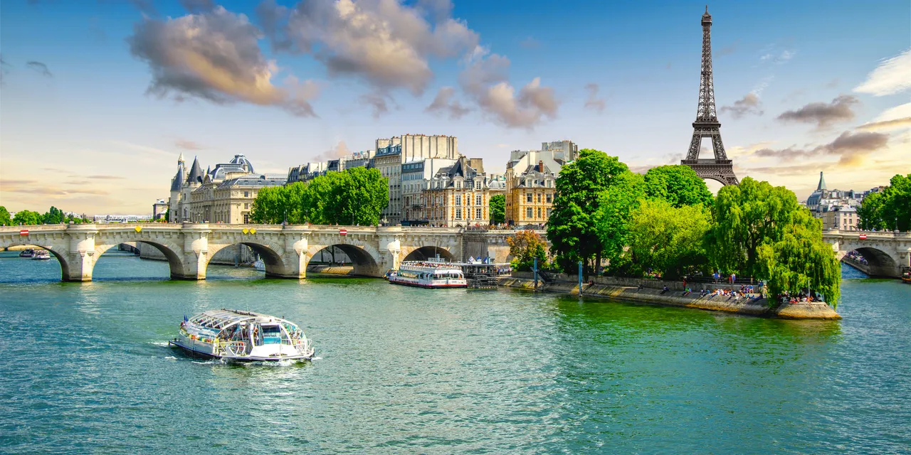 Paris Fotolia