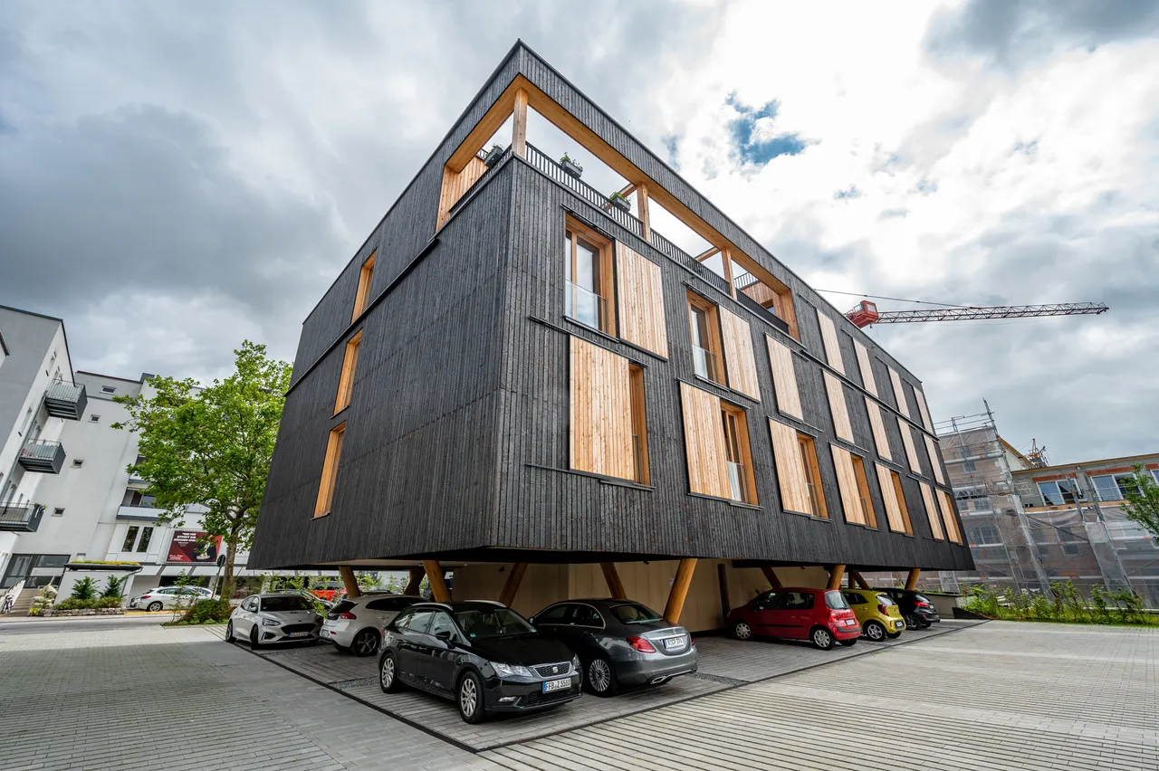 Haus auf Stelzen Regensburg