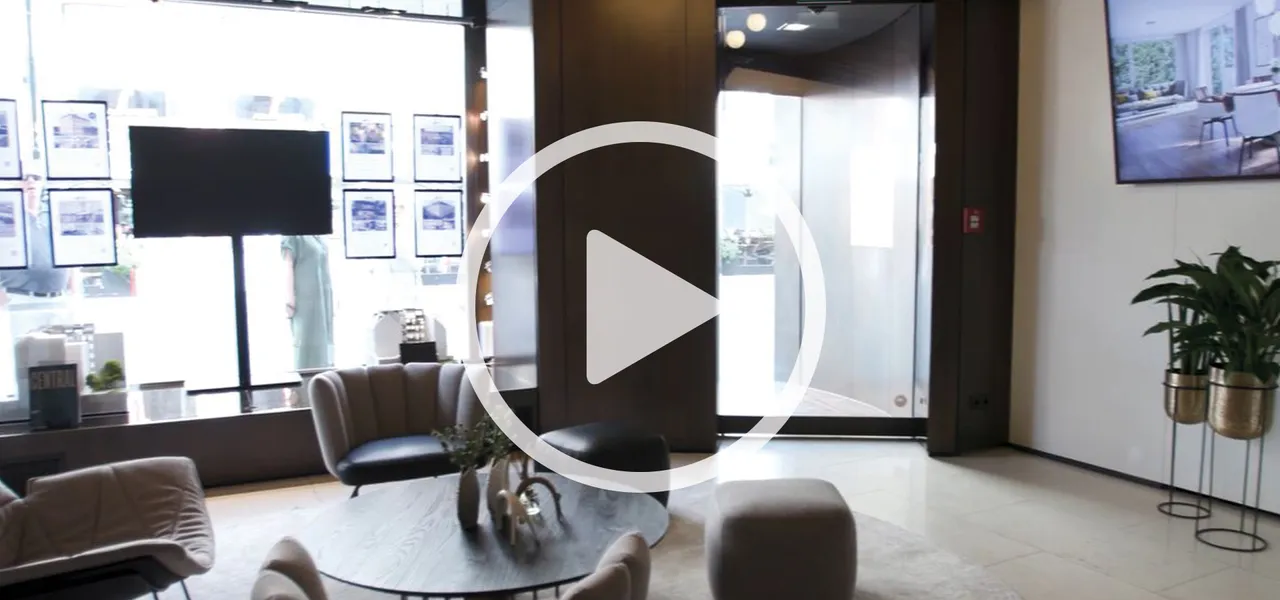 3SI Luxury Real Estate Showroom