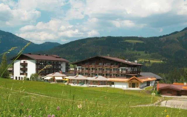 Christie vermittelt Sporthotel Fontana an Auszeit Hotel & Resort