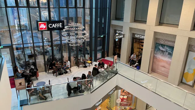 Colliers vermittelt illy Caffè im Innsbrucker Kaufhaus Tyrol