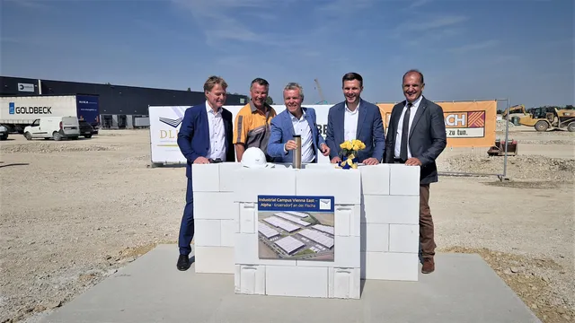 DLH und HORNBACH legen Grundstein zur Fertigstellung des „Industrial Campus Vienna East“