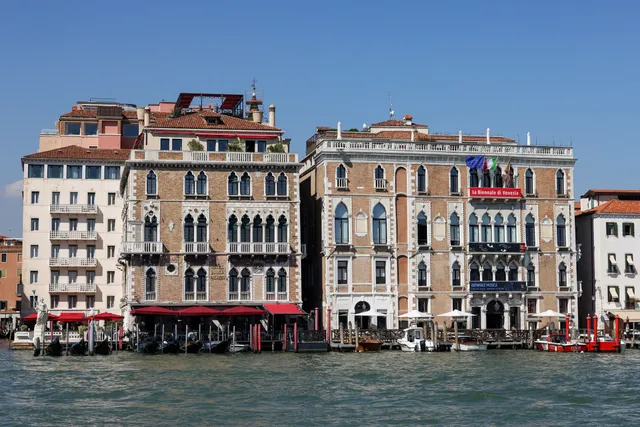 Nach Signa-Insolvenz: Zwei Gruppen buhlen um Hotel Bauer in Venedig