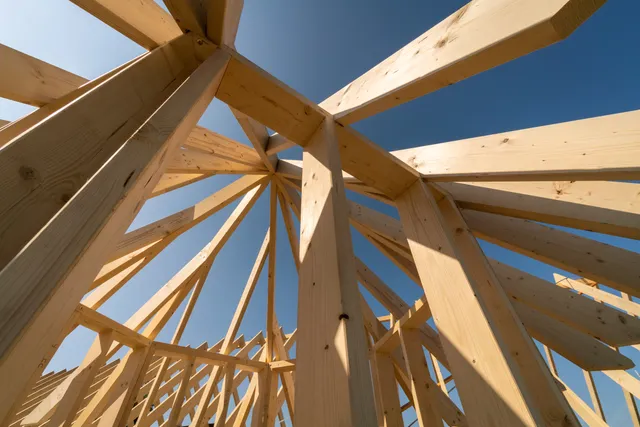 Umfrage: Holzbaubetriebe befürchten schwindenden Holzbauanteil