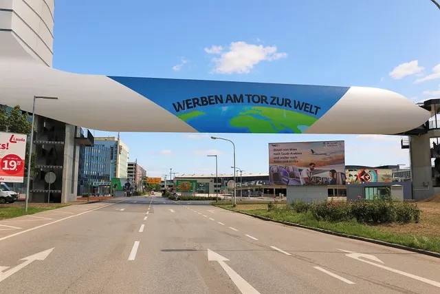 Neuer Blickfang und TOP-Werbebildschirm am Flughafen Wien