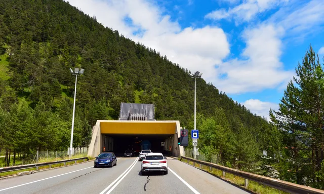 Tiroler Fernpass - Lermooser Tunnel im Herbst zeitweise gesperrt