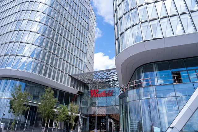 Das Westfield Hamburg-Überseequartier füllt sich